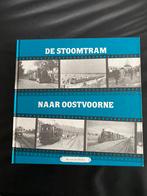 DE STOOMTRAM NAAR OOSTVOORNE; BAS VAN DER HEIDEN;, Boeken, Verzenden, Zo goed als nieuw, Tram