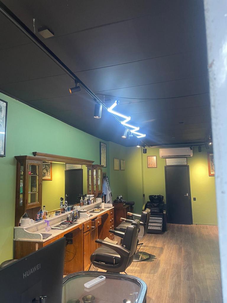 Kapper zaak, Diensten en Vakmensen, Kappers en Thuiskappers