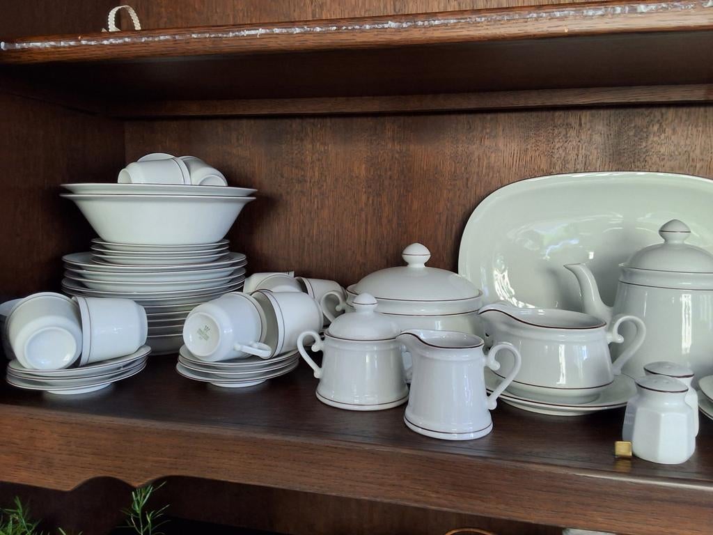 Servies wit  met een bruinrandje, Antiek en Kunst, Antiek | Servies compleet, Ophalen
