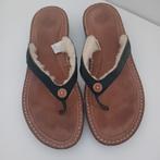 UGG teenslippers Hamoa 1791 maat 42 NIEUWSTAAT, Slippers, UGG, Zwart, Nieuw
