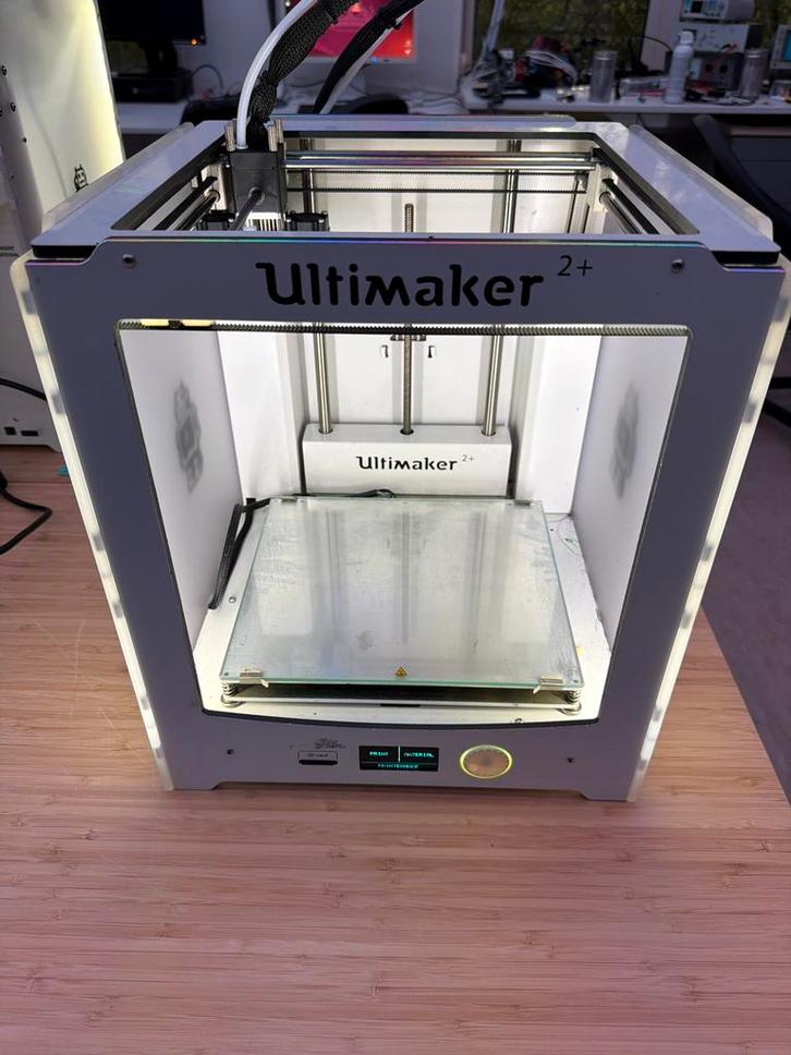 4x Ultimaker 2+ en 1x Extended+ 3D printers - Nagekeken, Computers en Software, 3D Printers, Gebruikt, Ophalen
