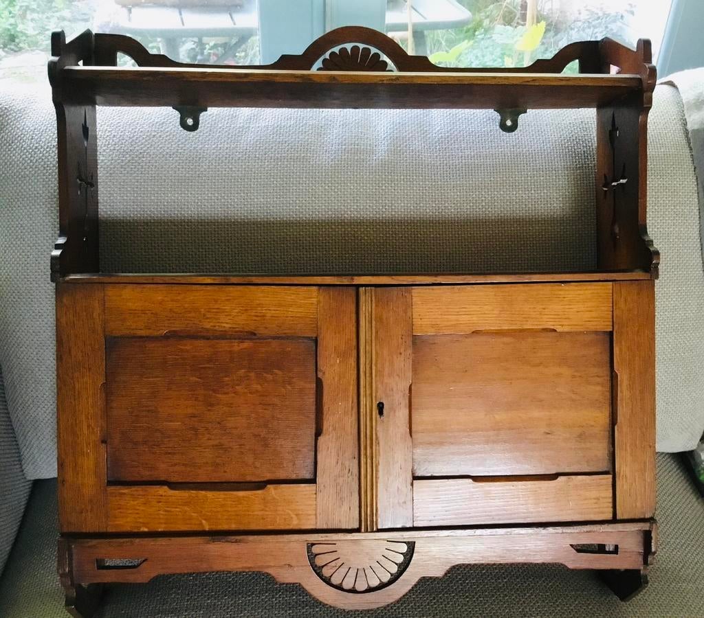 Antiek (Bijbel) kastje, Ophalen of Verzenden