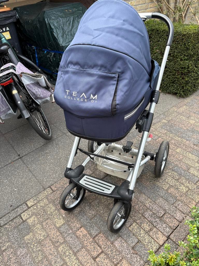 Donkerblauwe Mutsy kinderwagen met reiswieg, Gebruikt, Met reiswieg, Ophalen, Kinderwagen