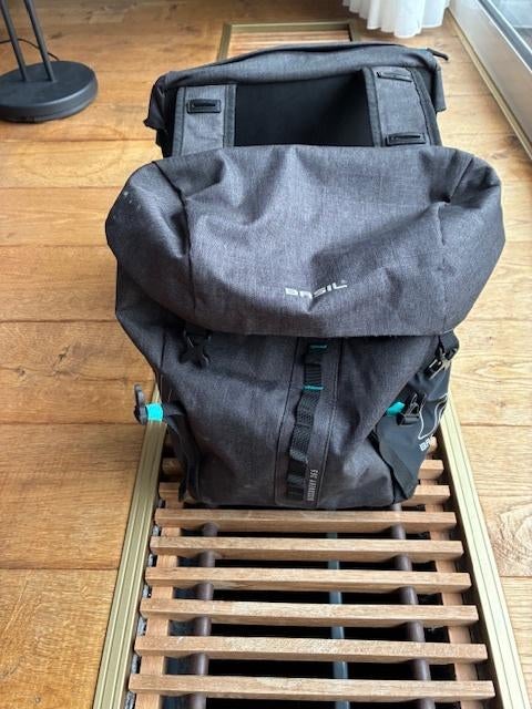 dubbele fietstas, Ophalen, Zo goed als nieuw, Basil