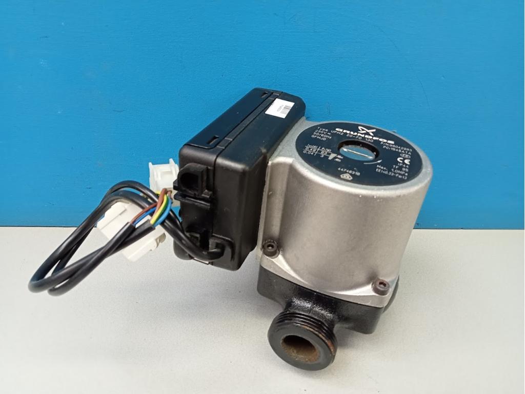 Cv pomp Atag Q25CR (Grundfos) UPM2 20-70-130, Doe-het-zelf en Verbouw, Niet ingevuld, Gebruikt, Cv-ketel of Combi-ketel, Niet ingevuld