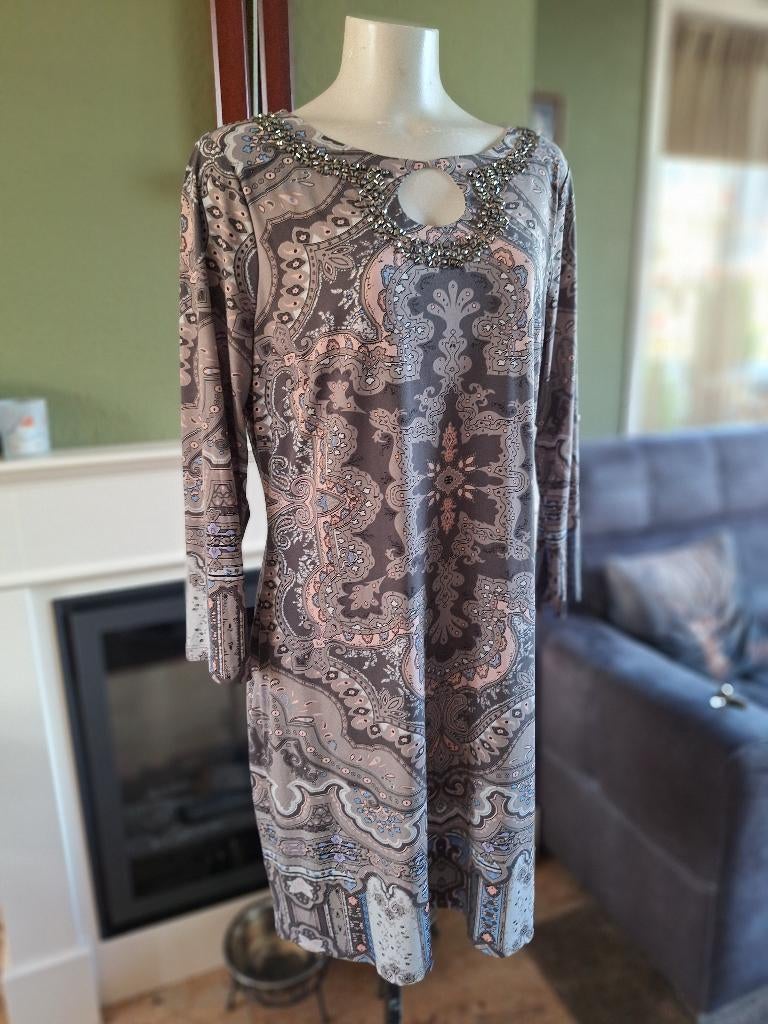 K-design grijs met oud roze oranje details mt XXL, K-design, Verzenden, Maat 46/48 (XL) of groter, Knielengte