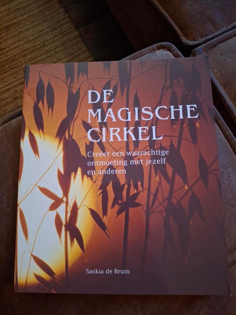Saskia de Bruin - De magische cirkel, Spiritualiteit algemeen, Overige typen, Ophalen of Verzenden, Zo goed als nieuw