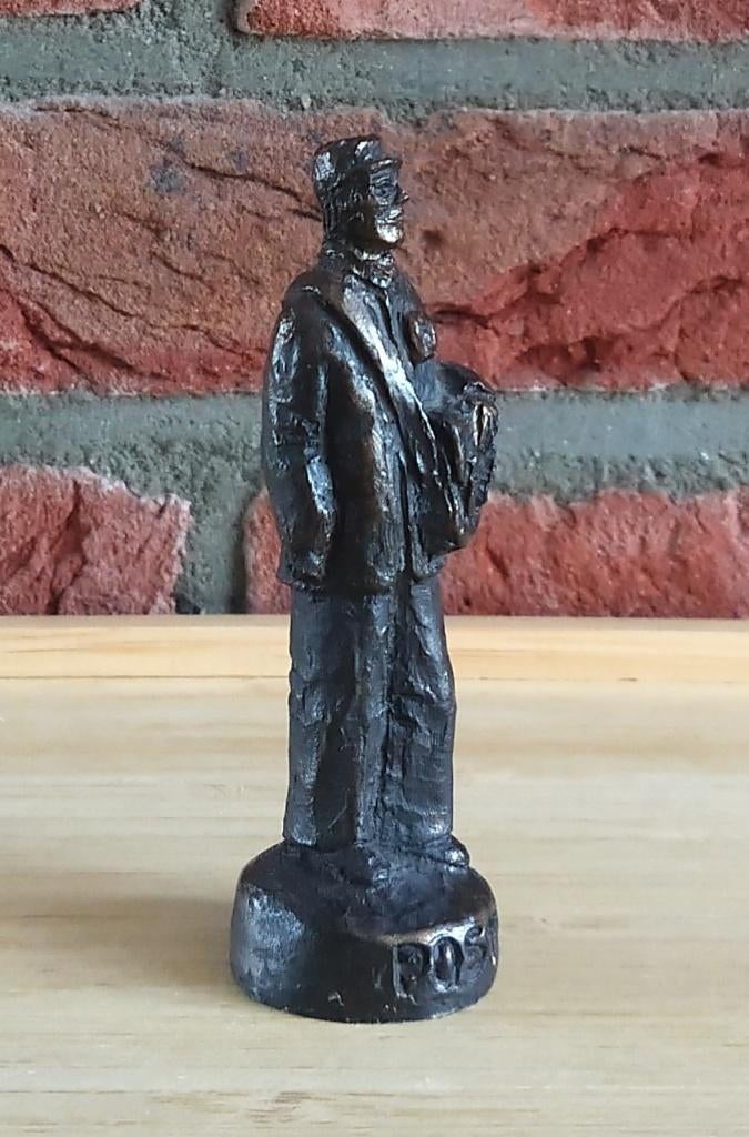 postbode 1921 beeldje, volgnr 8, Verzamelen, Beelden en Beeldjes, Ophalen of Verzenden, Zo goed als nieuw, Mens