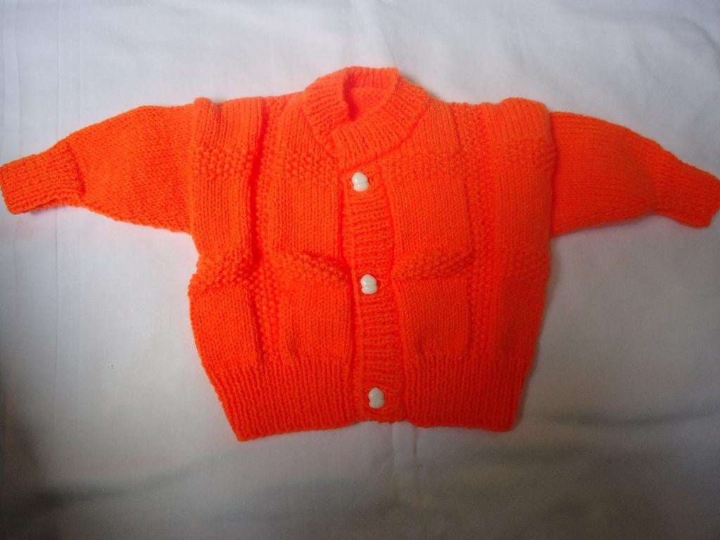 VESTJE MAAT 68 KLEUR ORANJE, Kinderen en Baby's, Ophalen of Verzenden, Nieuw, Jongetje of Meisje, Truitje of Vestje