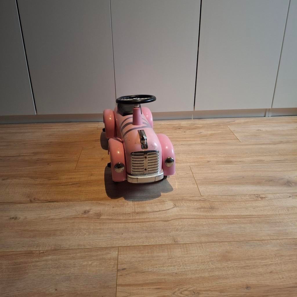 Roze loopauto, Ophalen