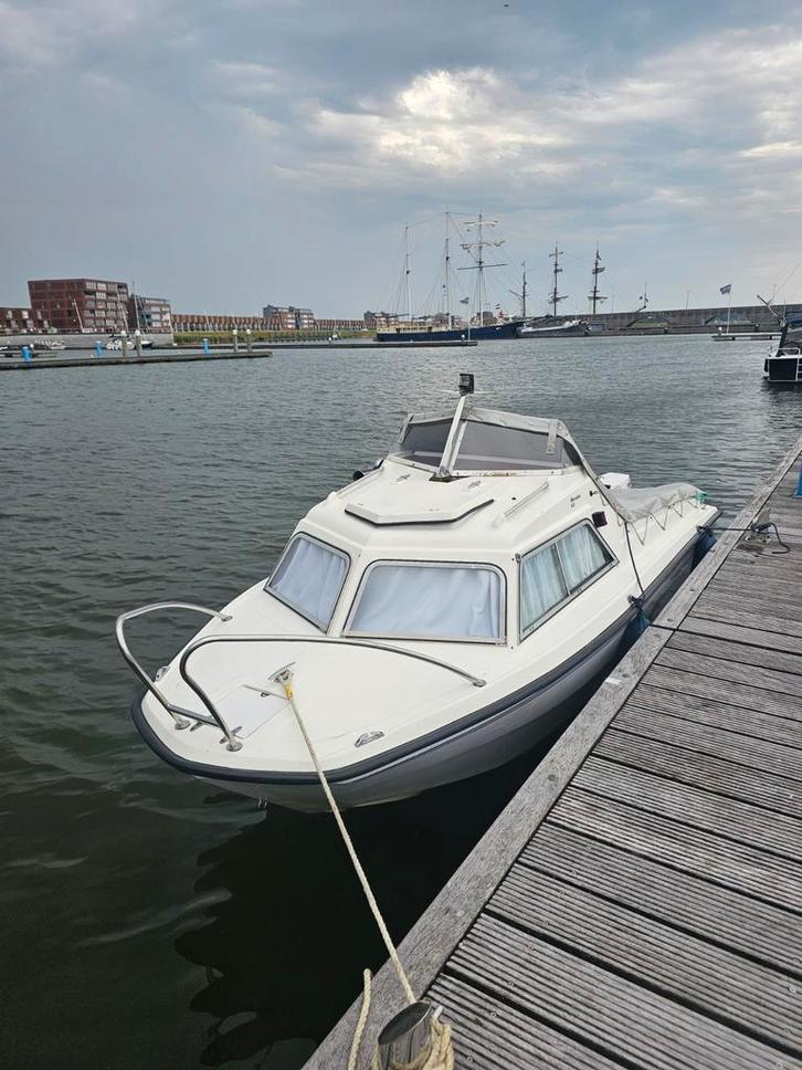 Microplus 461 kajuitboot met Yamaha 9,9 pk 4-takt en trailer, Watersport en Boten, Motorboten en Motorjachten, Gebruikt, Polyester