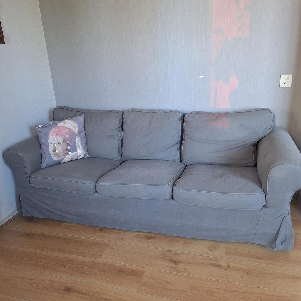 IKEA Ektorp 3-zitsbank met uitwasbare grijze hoezen, Huis en Inrichting, Banken | Bankstellen, Ophalen, Gebruikt, Driepersoons