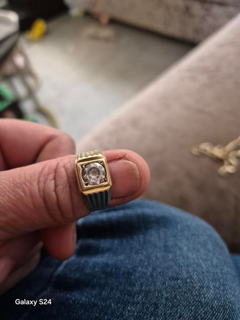 Gouden ring met edelsteen - Klassiek design, Sieraden, Tassen en Uiterlijk, Ringen, 18 tot 19, Gebruikt, Ophalen of Verzenden