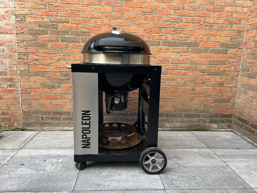 Napoleon PRO22K-CART-2 57 cm kogelbarbecue, Tuin en Terras, Houtskoolbarbecues, Ophalen, Gebruikt, Napoleon, Met accessoires