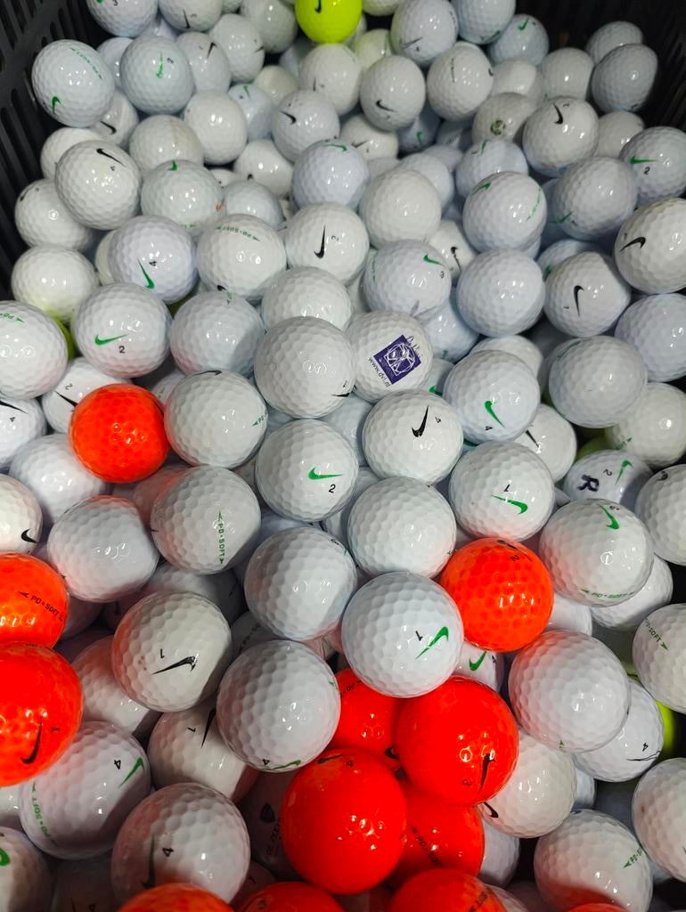 Nike pd soft golfballen 50 stuks AAAA kwaliteit mega deal, Ophalen of Verzenden, Zo goed als nieuw, Bal(len)