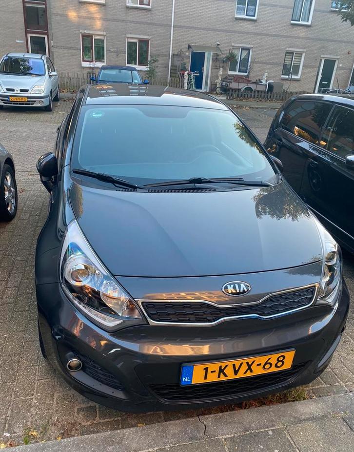 Kia Rio 1.2 I 5DRS 2013 Grijs, Auto's, Kia, Particulier, Rio, Benzine, A, Hatchback, Handgeschakeld, Origineel Nederlands, Zilver of Grijs