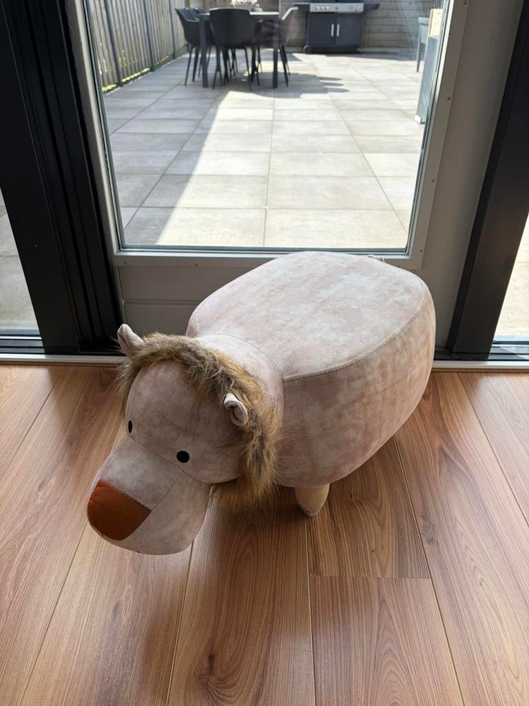 Poef leeuw van kwantum, Ophalen, Zo goed als nieuw, Rond, Minder dan 50 cm