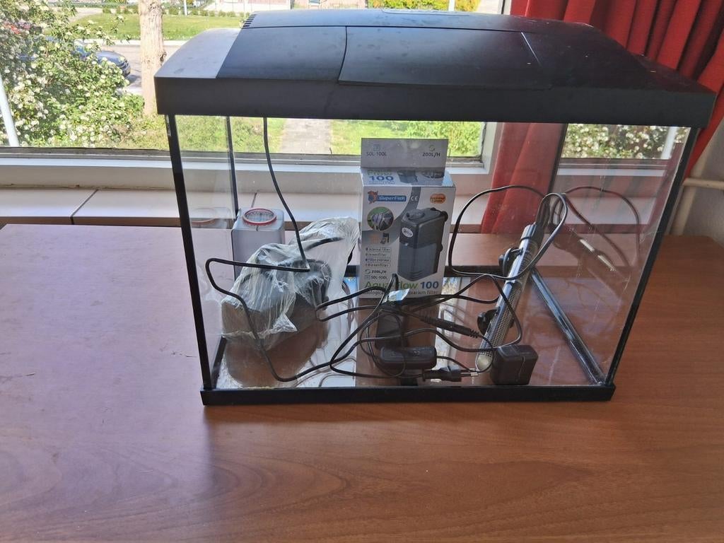 Superfish start 50 aquarium  compleet met aquaflow 100 pomp, Dieren en Toebehoren, Vissen | Aquaria en Toebehoren, Ophalen, Zo goed als nieuw