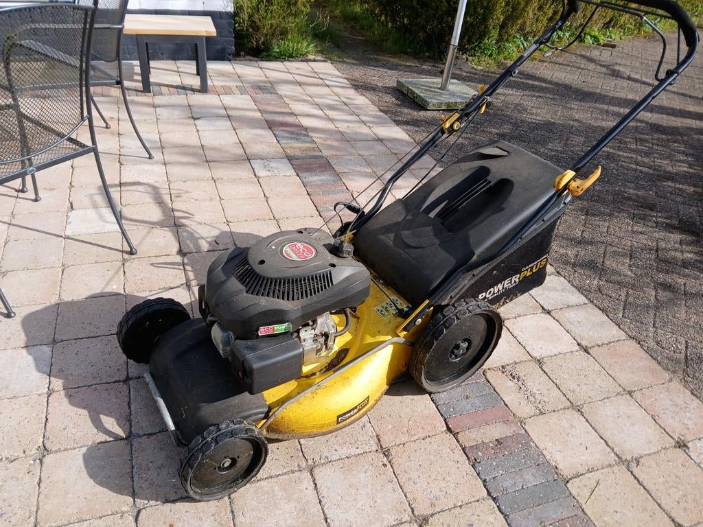 Power Plus, zelftrekkende grasmaaier, Ophalen, Cirkelmaaier, Gebruikt, Benzine-grasmaaier