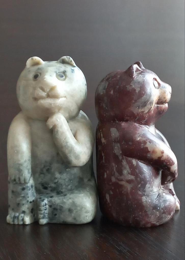 Twee Unieke Handgesneden natuurlijke steen beeldjes, Antiek en Kunst, Kunst | Beelden en Houtsnijwerken, Ophalen of Verzenden