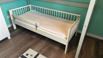 Kinderbed compleet + matras + beddengoed 165x76x35 beschikbaar voor biedingen
