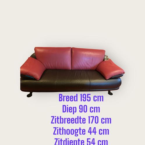 Design sofa in 2 kleuren leer zwart + bordeau-rood. Nieuw!, Huis en Inrichting, Banken | Sofa's en Chaises Longues, Nieuw, Tweepersoons