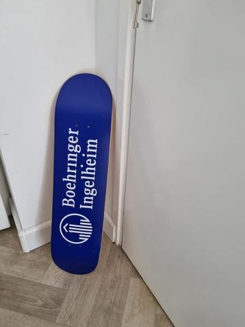 Blauw Skateboard - Boehringer Ingelheim beschikbaar voor biedingen