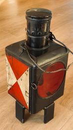 Antieke Spoorweglantaarn, Ophalen