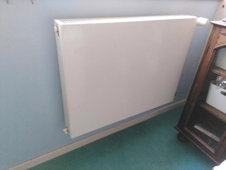 Super-8 Plat radiator type 22, Doe-het-zelf en Verbouw, Verwarming en Radiatoren, Zo goed als nieuw, Radiator, 800 watt of meer