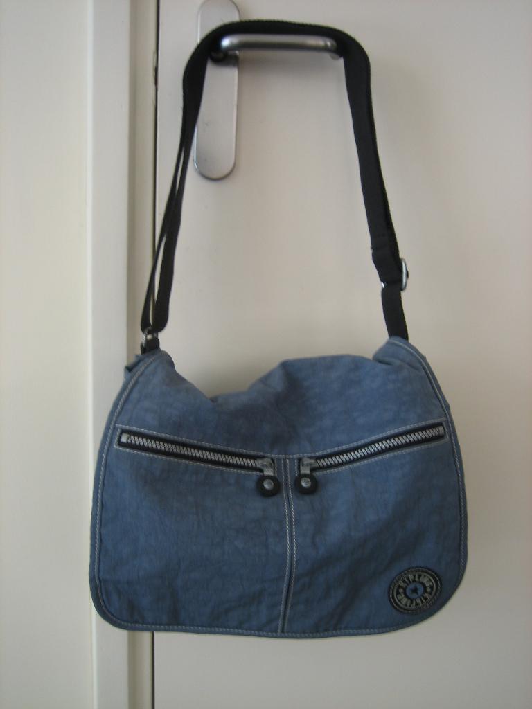 Zeer handige ijsblauwe ruime-A4 schoudertas KIPLING snazzeys, Verzenden, Zo goed als nieuw, Blauw, Schoudertasje