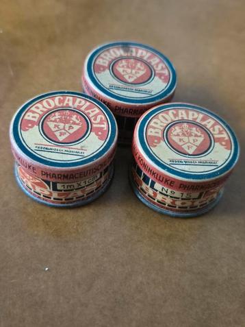 Oude Brocaplast Blikjes beschikbaar voor biedingen