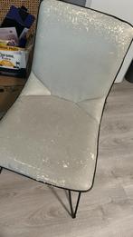 Gratis 4 Eetkamerstoelen (2 wit, 2 donker), Huis en Inrichting, Ophalen, Gebruikt, Wit, Vier
