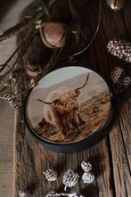 Glazen onderzetters in houder schotse hooglander, Huis en Inrichting, Woonaccessoires | Overige, Www.jufbrocante.nl, Www.jufbrocante.nl