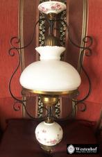 Brocante hanglamp / olielamp elektrisch messing, porselein, Ophalen of Verzenden, Glas, Klassiek / antiek