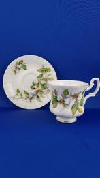 Royal Albert kop en schotel, witte bloemen. (2) 6A2, Huis en Inrichting, Keuken | Servies, Tweedehands verkoop, Tweedehands verkoop