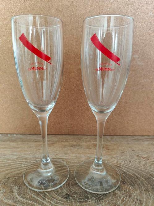 2 Mumm Champagne Glazen - Perfect voor Champagne Liefhebbers, Antiek en Kunst, Antiek | Glas en Kristal, Ophalen of Verzenden