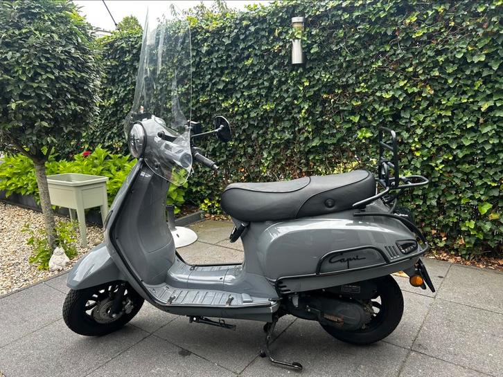 Santini Capri, Fietsen en Brommers, Scooters | Overige merken, Zo goed als nieuw, Maximaal 45 km/u, Benzine, Ophalen