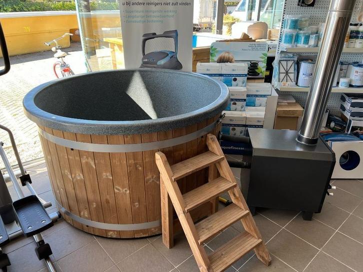 Rust en ontspanning in uw eigen energiezuinige hottub., Tuin en Terras, Bubbelbaden en Hottubs, Nieuw, Vast, Afdekzeil, Trap, Ophalen