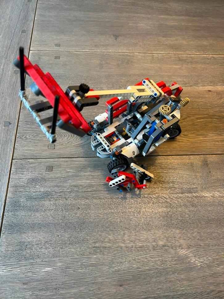 LEGO 8071 Technic hoogwerker truck, Kinderen en Baby's, Speelgoed | Duplo en Lego, Zo goed als nieuw, Lego, Ophalen of Verzenden