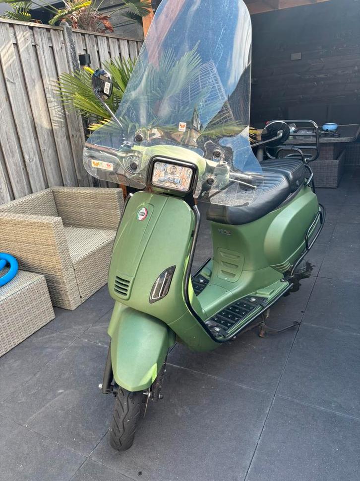 Snorscooter dts milano s, Fietsen en Brommers, Snorfietsen en Snorscooters, Zo goed als nieuw, Overige merken, Ophalen