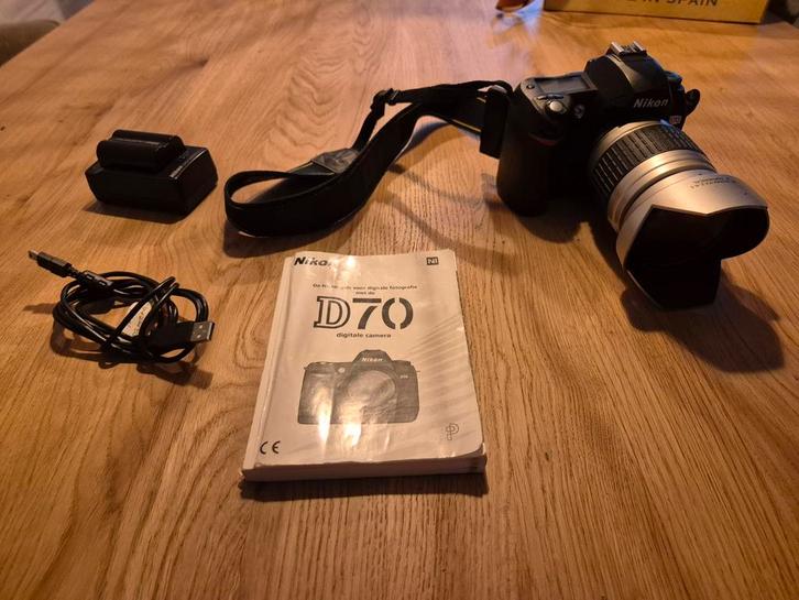 Nikon D70 digitale spiegelreflexcamera met lens + accessoire, Audio, Tv en Foto, Fotocamera's Digitaal, Gebruikt, Nikon, 4 t/m 7 keer