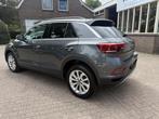 Volkswagen T-Roc 1.5 TSI Life, Stof, 4 cilinders, 150 pk, 4 stoelen