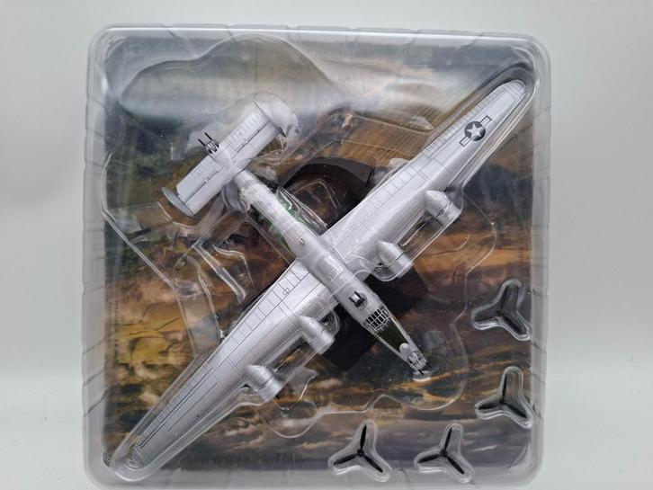 IXO Consolidated B-24J Liberator USAAF silver Dragon nose, Hobby en Vrije tijd, Modelbouw | Vliegtuigen en Helikopters, Nieuw