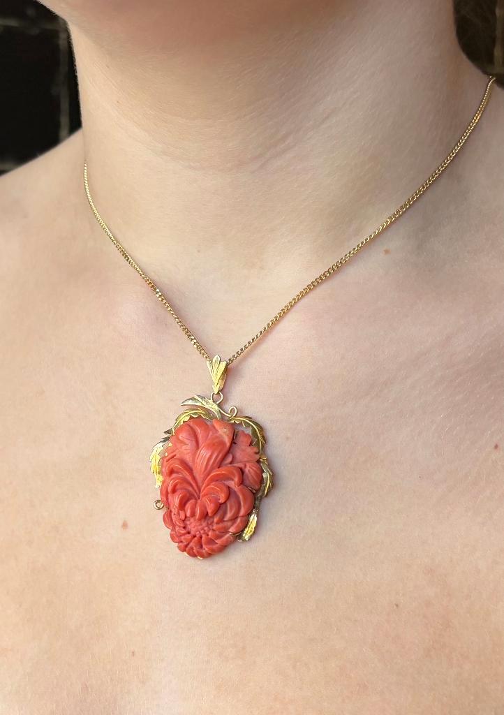 Bloedkoraal bloem 18k gouden grote ketting hanger vintage, Sieraden, Tassen en Uiterlijk, Antieke sieraden, Hanger, Goud, Met edelsteen