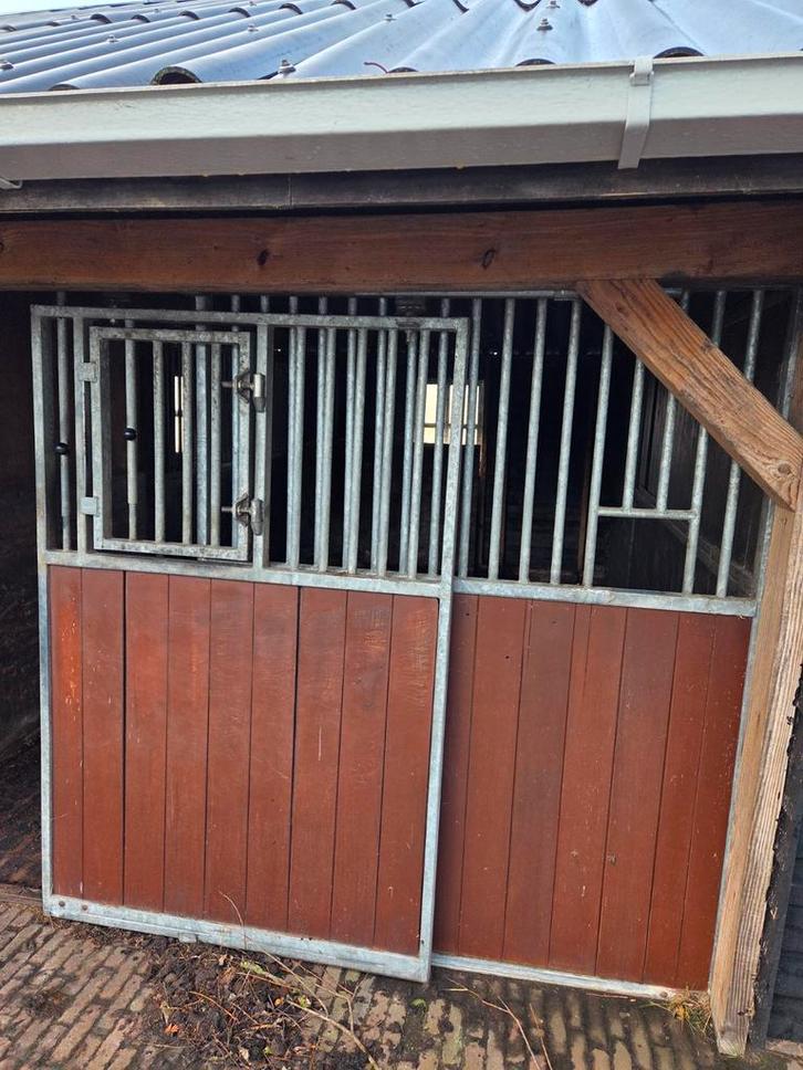 Paardenbox voorwanden en tussenwanden, Dieren en Toebehoren, Stalling en Weidegang, Stalling, Toebehoren, 4 paarden of pony's of meer