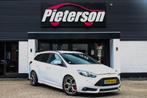 Ford Focus Wagon 2.0 EcoBoost ST-3 CAMERA XENON STOELVER., Euro 5, 4 cilinders, Leder en Stof, Wit