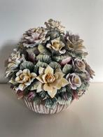 Prachtige pot met porseleinen bloemen, Ophalen