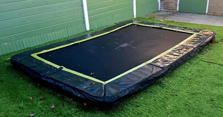 EXIT Silhouette inground sports trampoline 214x305cm - zwart, Kinderen en Baby's, Speelgoed | Buiten | Trampolines, Zo goed als nieuw