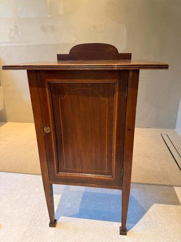 Antiek vintage Walnoot Nachtkastje - Opknapper beschikbaar voor biedingen