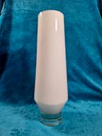 Grote opaline vaas, Overige kleuren, Ophalen of Verzenden, Minder dan 50 cm, Glas